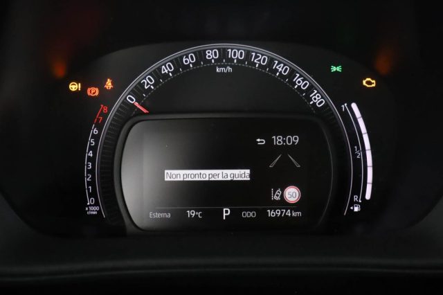 TOYOTA Aygo X usata 11