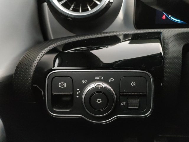 MERCEDES-BENZ CLA 180 usata, con Volante in pelle