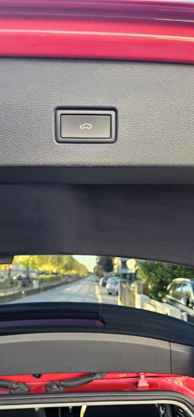 VOLKSWAGEN T-Roc usata, con USB