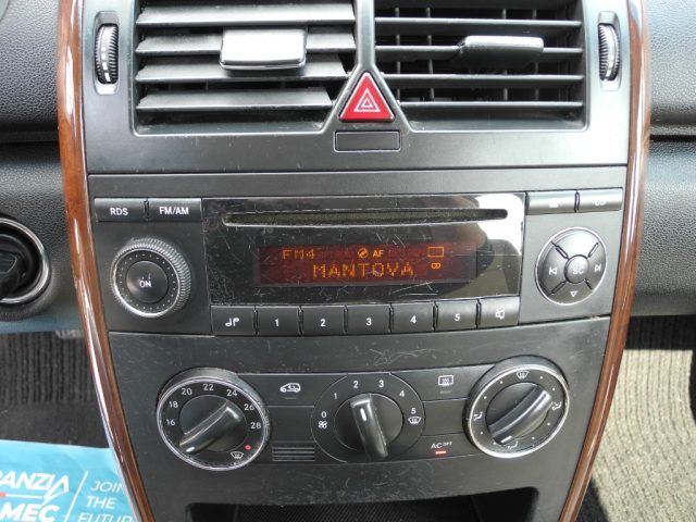 MERCEDES-BENZ A 180 usata, con Sedile posteriore sdoppiato
