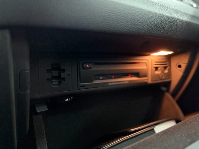 VOLKSWAGEN Golf Sportsvan usata, con MP3