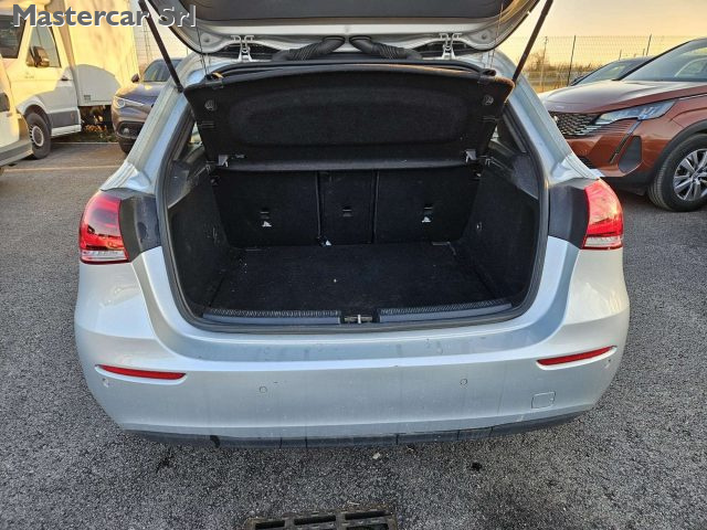 MERCEDES-BENZ A 180 usata, con Frenata d