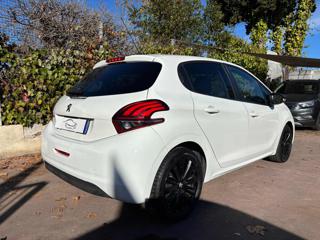PEUGEOT 208 usata, con Autoradio