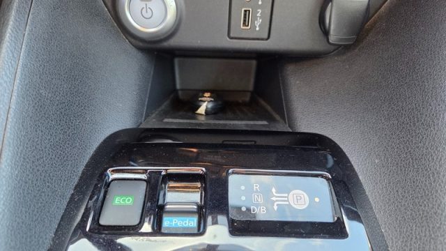 NISSAN Leaf usata, con Luci diurne LED