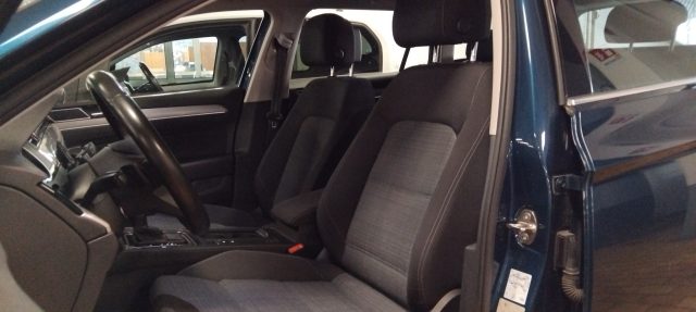 VOLKSWAGEN Passat usata, con Fari LED