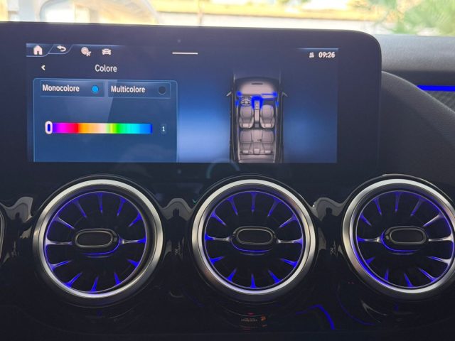 MERCEDES-BENZ GLA 200 usata, con Fari LED