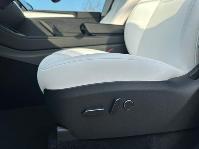 TESLA Model Y usata, con Boardcomputer