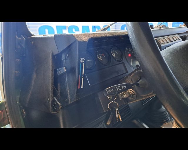LAND ROVER Defender usata 5