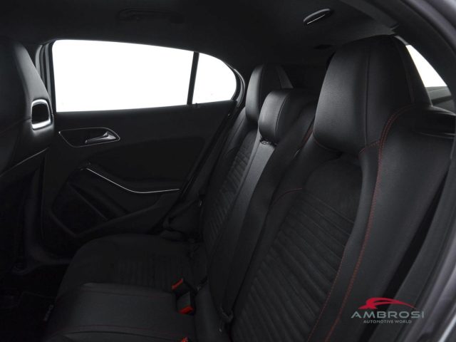 MERCEDES-BENZ GLA 200 usata 9