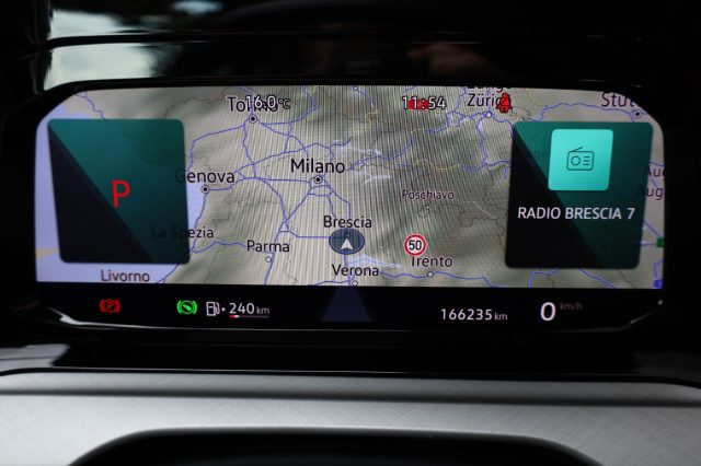 VOLKSWAGEN Golf usata, con Sensori di parcheggio anteriori