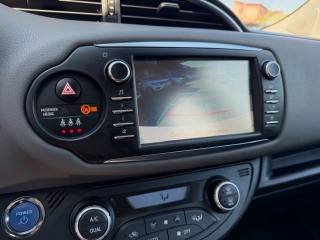 TOYOTA Yaris usata, con Touch screen