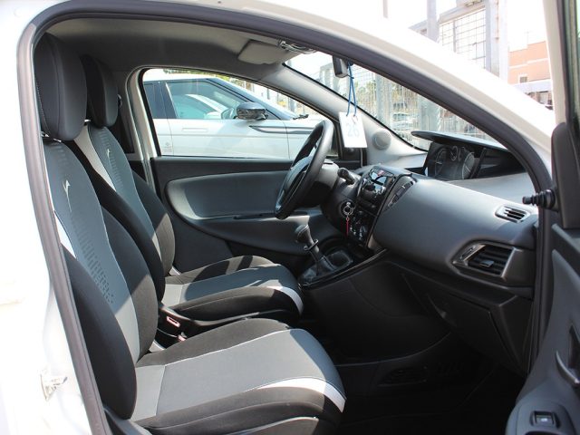 LANCIA Ypsilon usata, con Lettore CD
