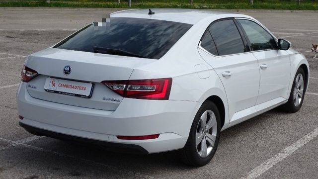 SKODA Superb usata, con Cerchi in lega