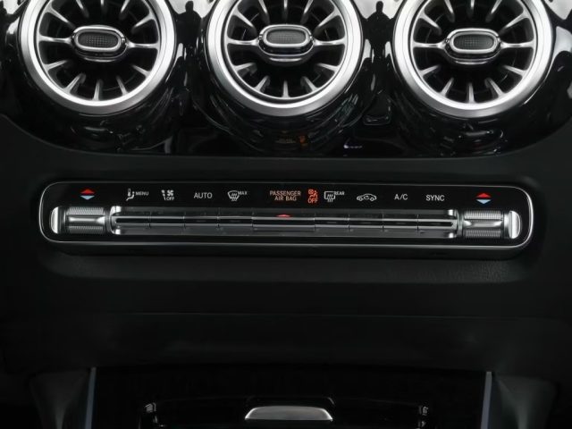 MERCEDES-BENZ GLA 180 usata, con Controllo trazione