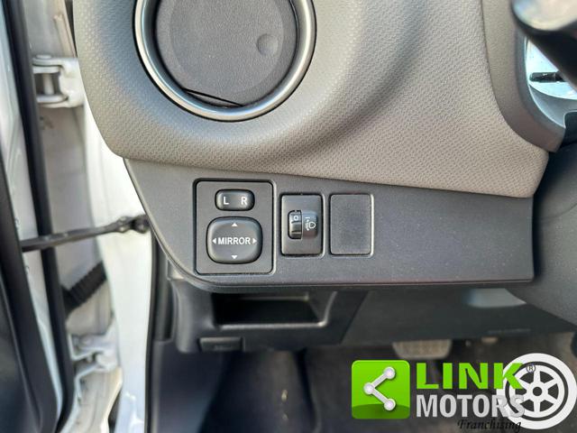 TOYOTA Yaris usata, con Autoradio digitale