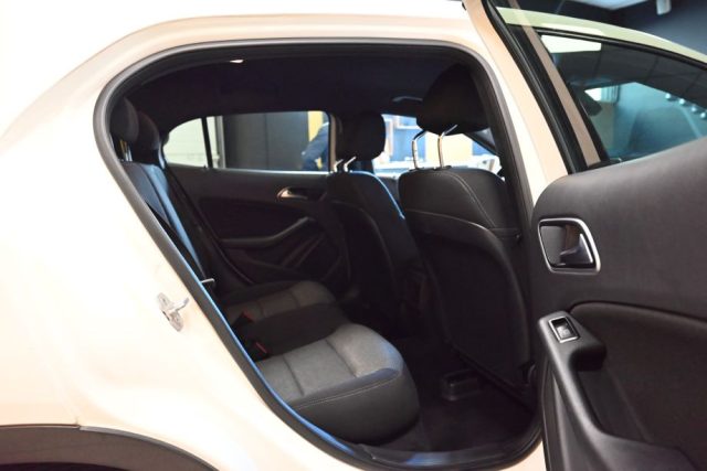 MERCEDES-BENZ GLA 180 usata 10