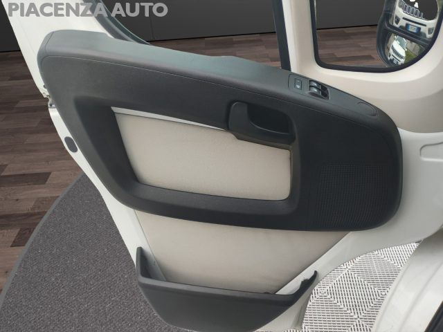 PEUGEOT Boxer usata, con Servosterzo