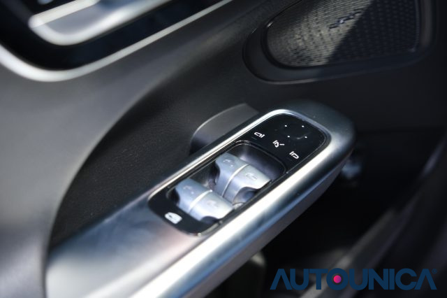 MERCEDES-BENZ C 200 usata, con Sensori di parcheggio anteriori