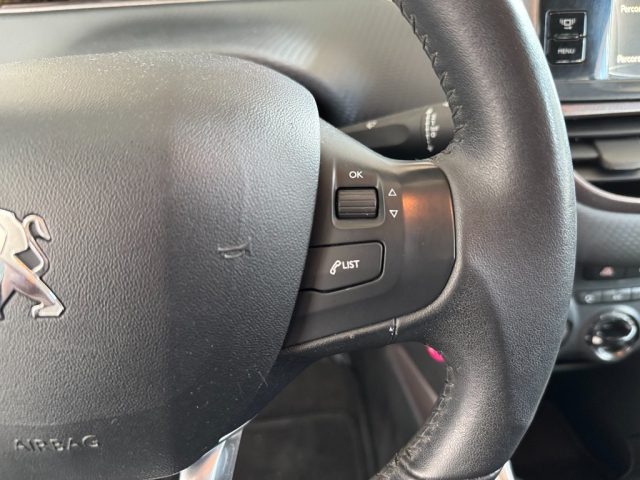 PEUGEOT 2008 usata, con Sensori di parcheggio posteriori