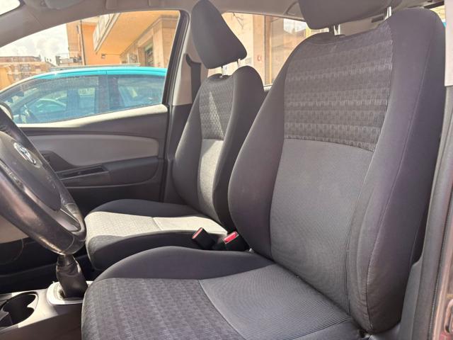 TOYOTA Yaris usata, con USB