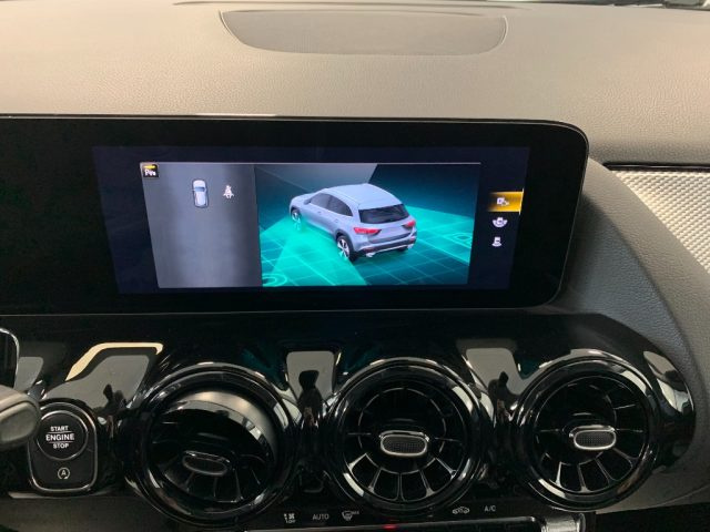 MERCEDES-BENZ GLA 180 usata, con Volante in pelle