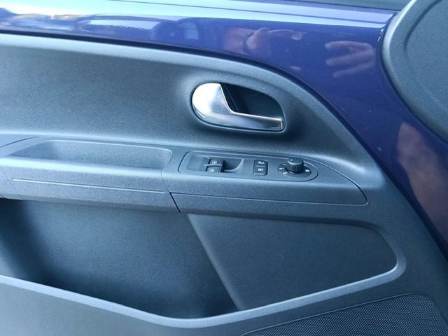 VOLKSWAGEN up! usata, con Specchietti laterali elettrici