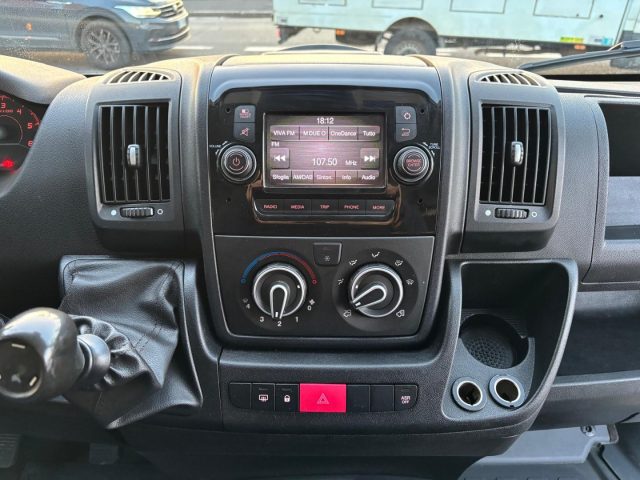PEUGEOT Boxer usata, con Touch screen