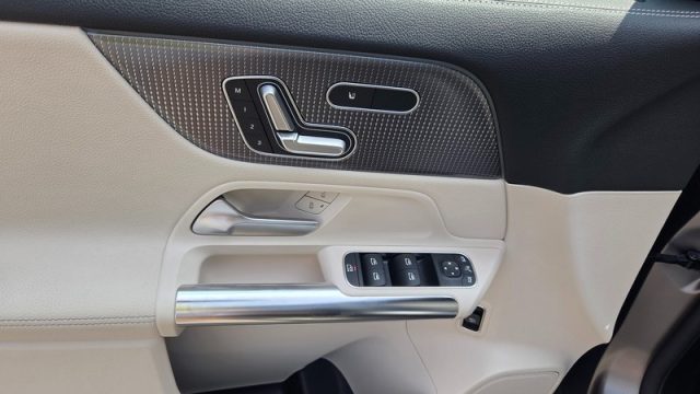 MERCEDES-BENZ GLA 250 usata, con Sedili riscaldati