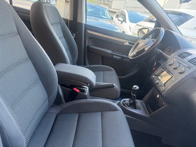 VOLKSWAGEN Touran usata, con Servosterzo