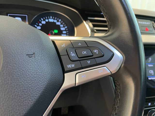 VOLKSWAGEN Passat Variant usata, con Controllo automatico clima