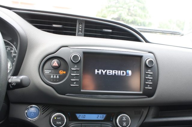 TOYOTA Yaris usata 17