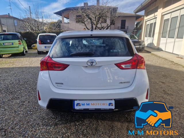 TOYOTA Auris usata, con Autoradio