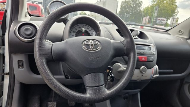 TOYOTA Aygo usata 10