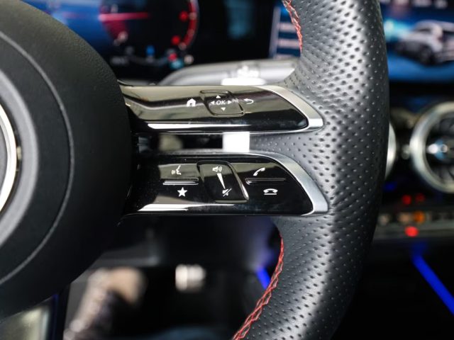 MERCEDES-BENZ GLA 220 usata, con Park Distance Control