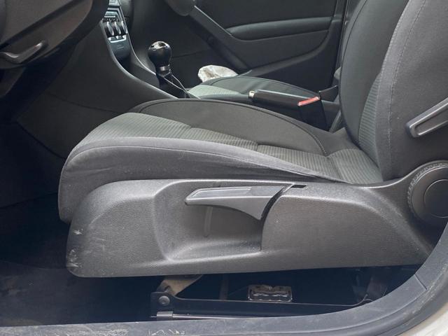 VOLKSWAGEN Golf usata, con Airbag testa