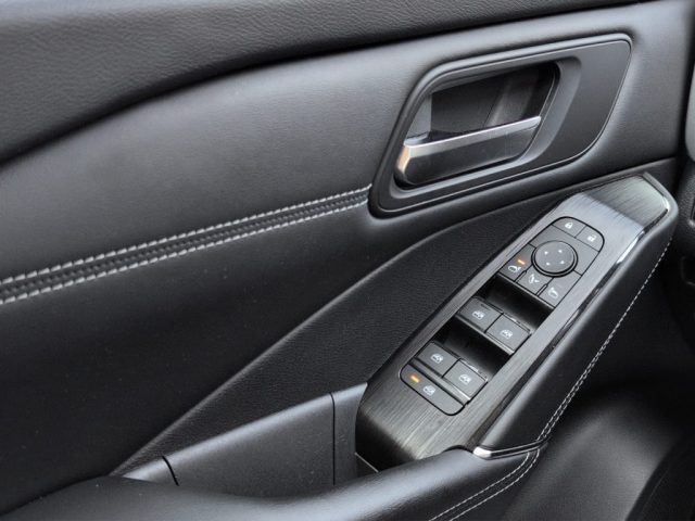 NISSAN Qashqai usata, con Fari LED