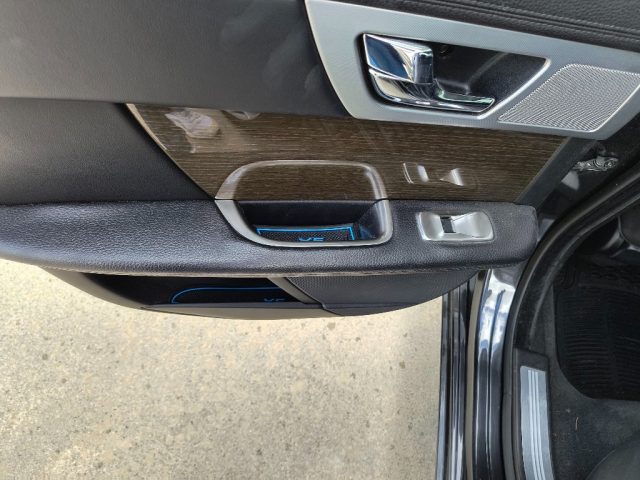 JAGUAR XF usata, con Fari Xenon