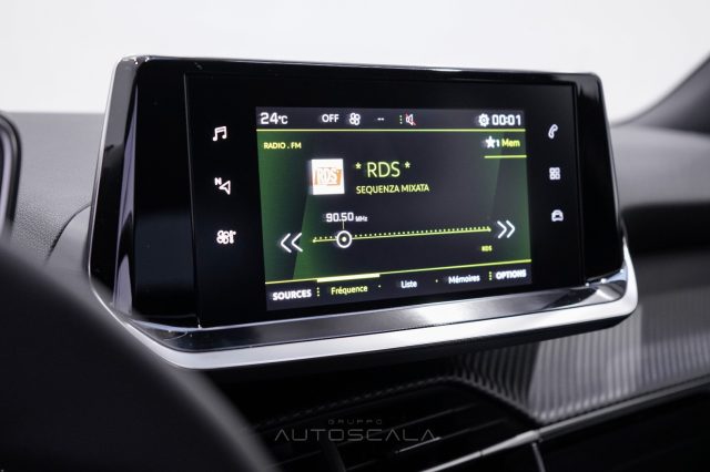 PEUGEOT 2008 usata, con Sistema di navigazione