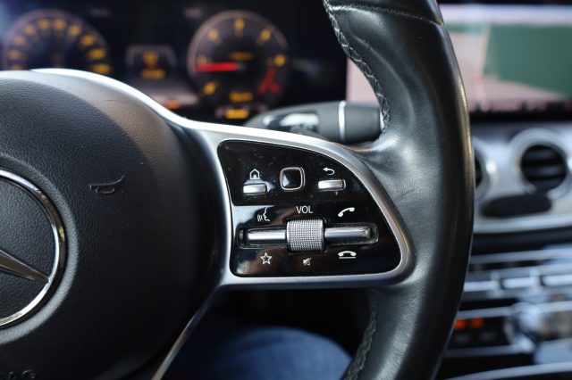 MERCEDES-BENZ E 220 usata, con Sedili sportivi