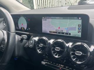 MERCEDES-BENZ GLA 180 usata, con Fari LED
