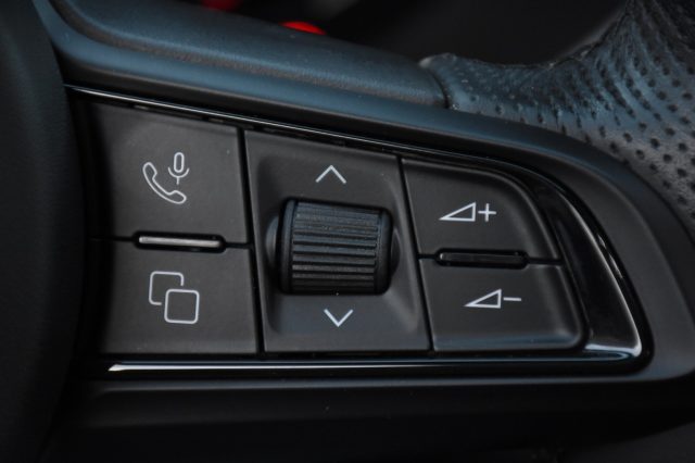 ALFA ROMEO Stelvio usata, con Autoradio digitale