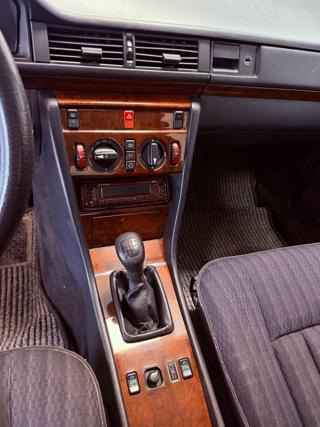 MERCEDES-BENZ E 220 usata 10