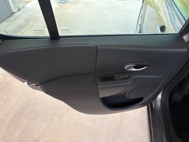 RENAULT Modus usata 27