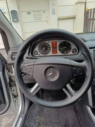 MERCEDES-BENZ B 180 usata, con Fendinebbia