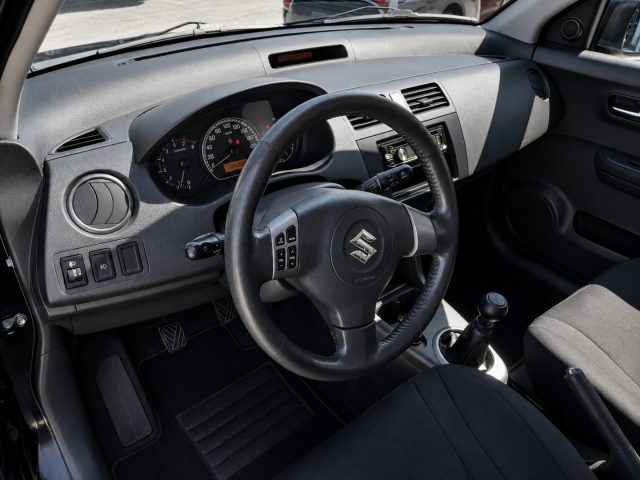 SUZUKI Swift usata, con Chiusura centralizzata