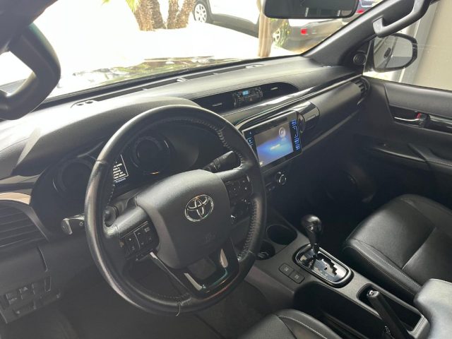 TOYOTA Hilux usata 24