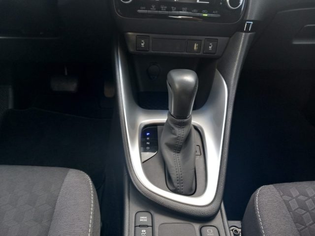 TOYOTA Yaris usata, con Riconoscimento dei segnali stradali