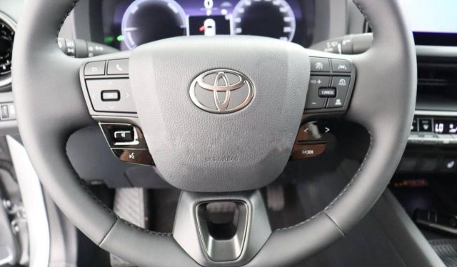 TOYOTA C-HR usata, con Autoradio