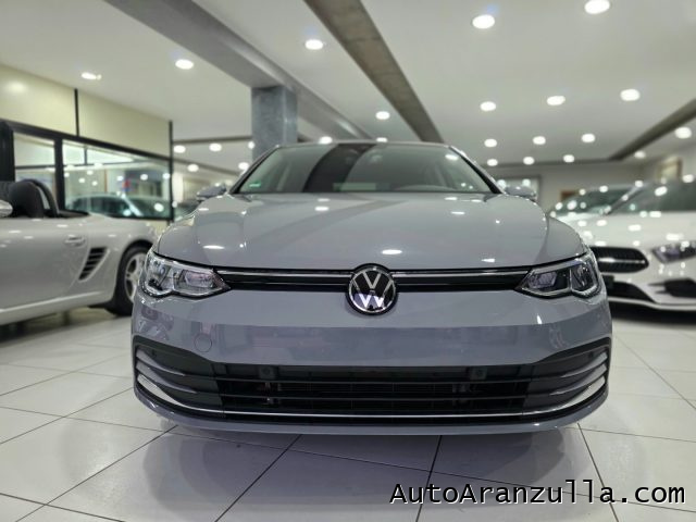VOLKSWAGEN Golf usata, con USB