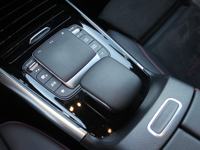 MERCEDES-BENZ GLA 220 usata, con Sensori di parcheggio anteriori
